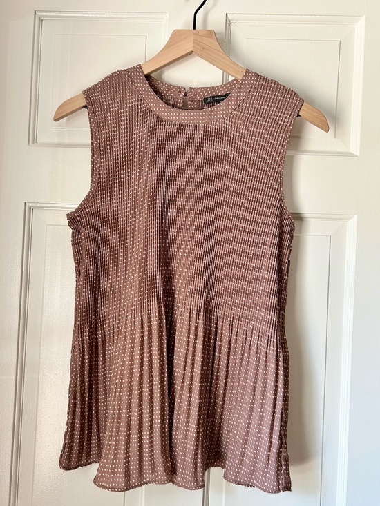 Adrianna Papell Tops - NWOT Adrianna Papell Dusty Rose Polka Dot Pleated Tank M